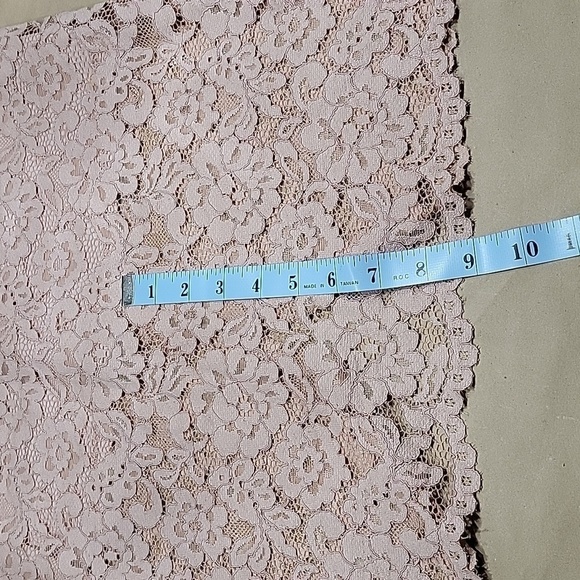 H&M Size 4 Dusty Rose Lace Pencil Skirt. Mini Lining, Gently Used Condition - Picture 7 of 9